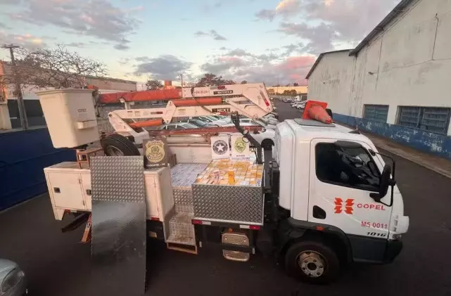 Mais de dois mil celulares de origem paraguaia são apreendidos dentro de caminhão da Copel em rodovia
